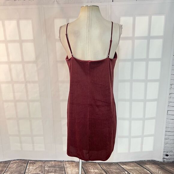 🔥🔥5 for $25🔥🔥 Express burgundy tiny ribbed velvet mini slip dress size medium - Picture 5 of 9